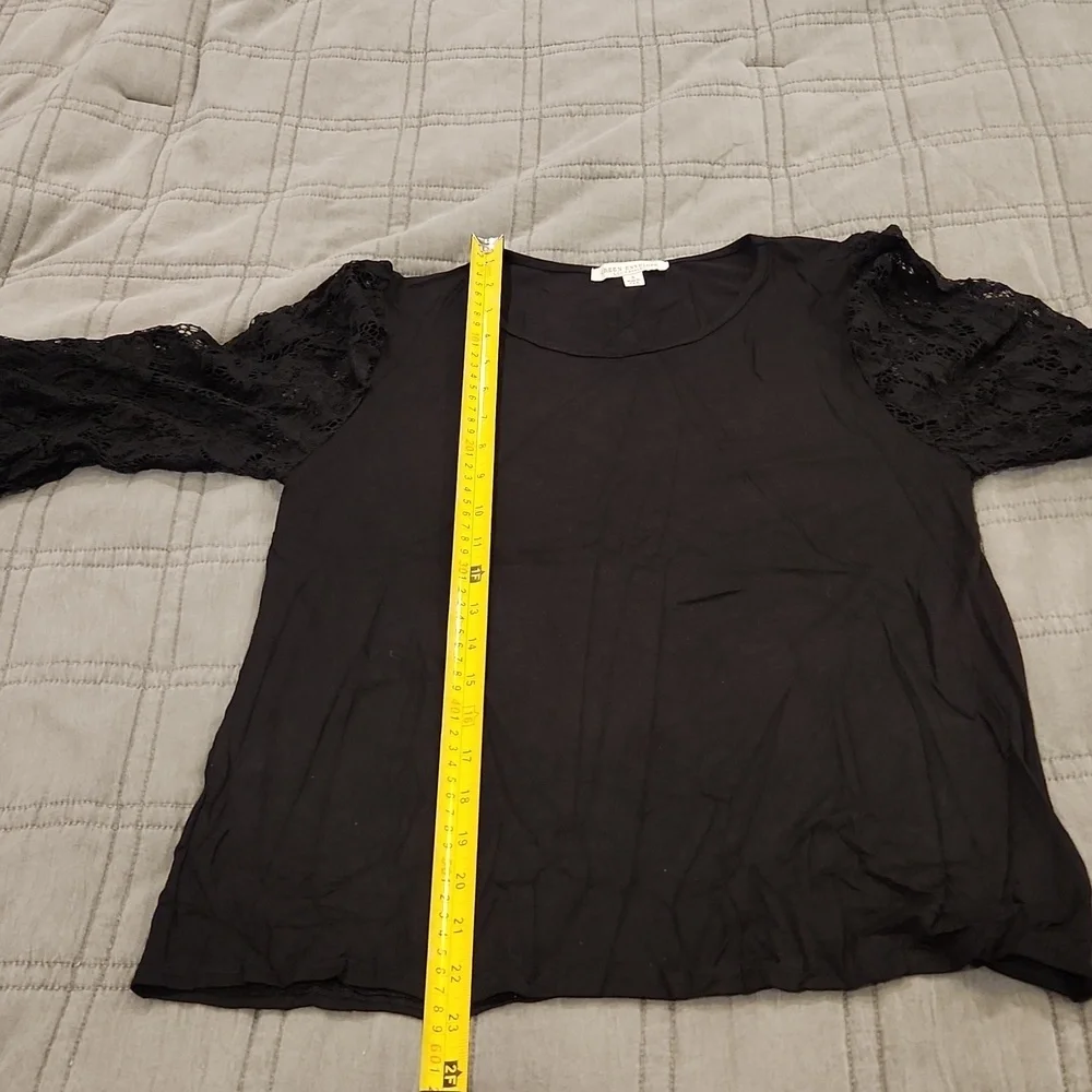 Green Envelope Black Tee With 3/4 Lace Sleeves Size S! - Picture 5 of 6